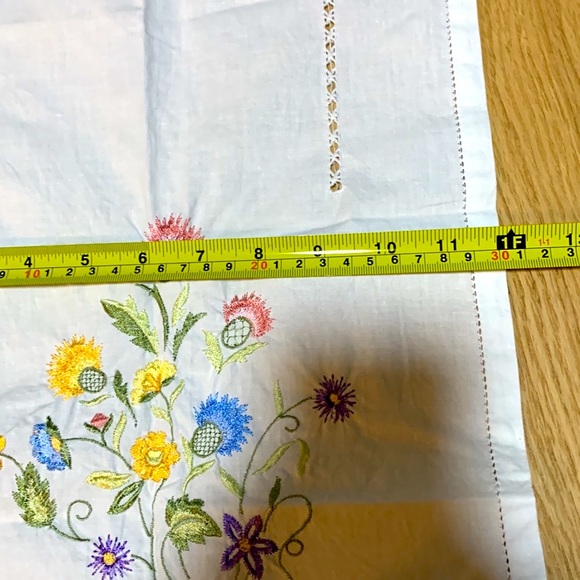 ☀️Friday Happiness SALE☀️ 🌸🍃🪻April Cornell-Embroidered Cotton Tablecloth - Picture 8 of 9